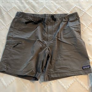 Men’s size XXL Patagonia gray cargo shorts.